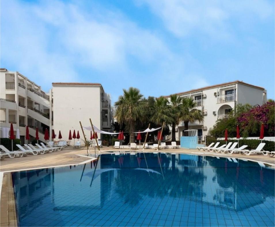 Amore Hotel Apts Paralimni Zewnętrze zdjęcie